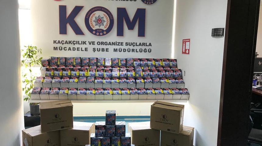 Kargo kolilerinden binlerce kaçak havai fişek çıktı