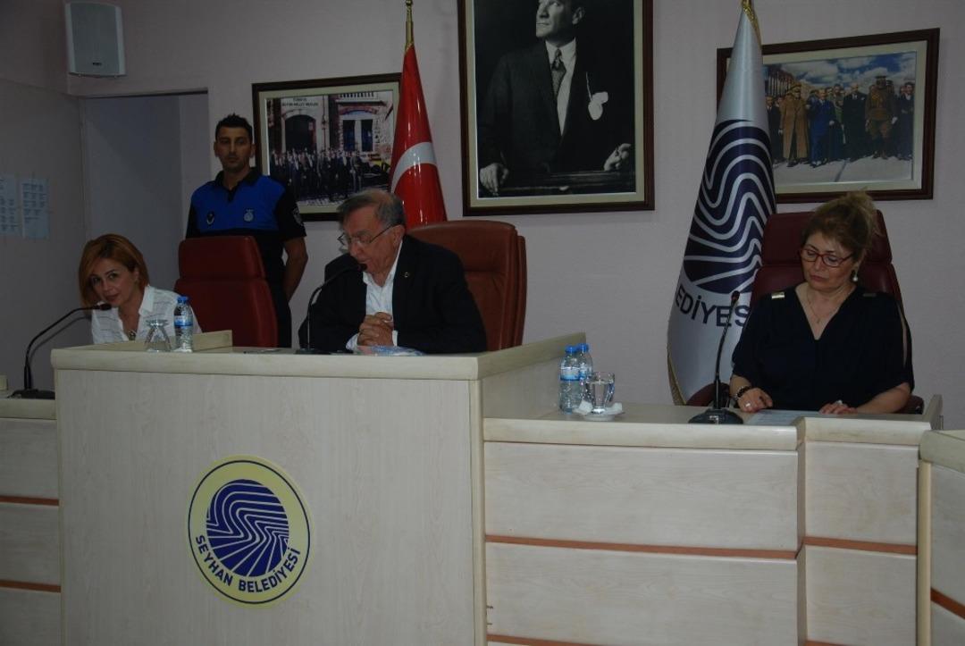 Seyhan&rsquo;da meclis g&uuml;ndeme ge&ccedil;emedi