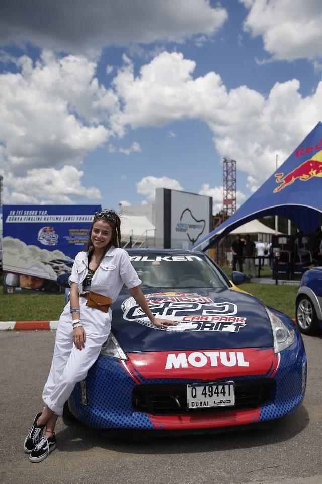 Driftçiler Red Bull Car Park Drift’te asfaltı ağlattı