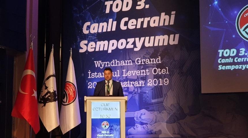 Op. Dr. Cem &Ouml;zt&uuml;rkmen tecr&uuml;belerini paylaştı