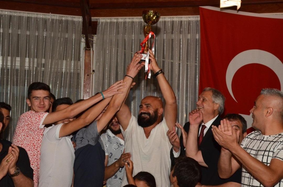 G&uuml;neşspor Şampiyonluğunu kutladı