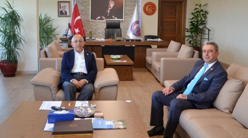 Başkan Göğüsgeren’den Rektör Murat’a ziyaret