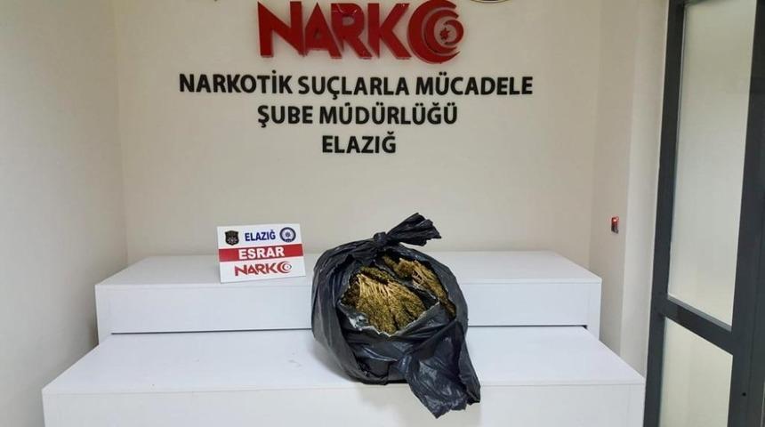 Elazığ&rsquo;da huzur uygulamasında 9,5 kilo esrar ele ge&ccedil;irildi