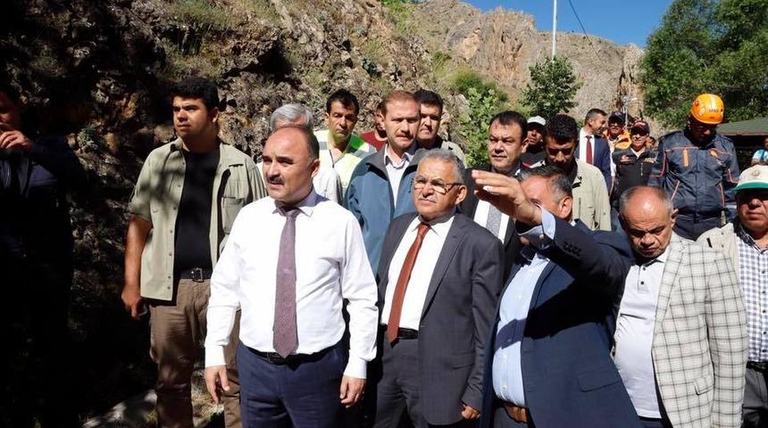 Vali ve B&uuml;y&uuml;kkılı&ccedil;, arama kurtarma &ccedil;alışmaları hakkında bilgi aldı