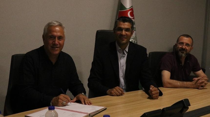 Kırşehir Belediyespor, teknik patron Erc&uuml;mend H&uuml;lak&uuml; Coşkundere ile yollarını ayırdı