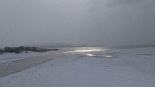 İstanbul'da kar yağışı nedeniyle Büyükçekmece Gölü dondu