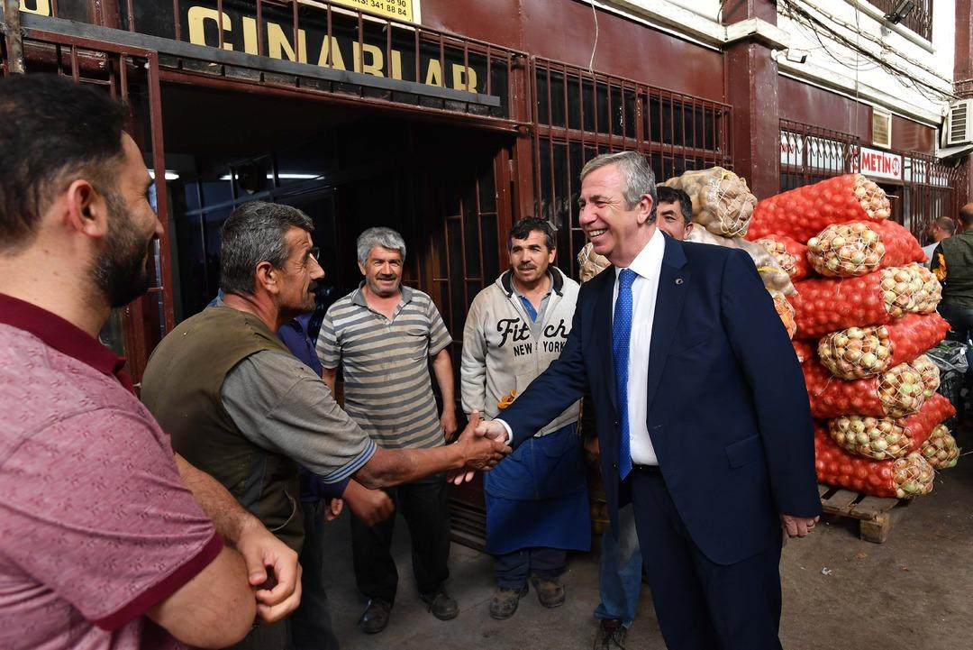 Mansur Yavaş sloganlarla karşılandı: İlk kez belediye başkanı g&ouml;r&uuml;yoruz