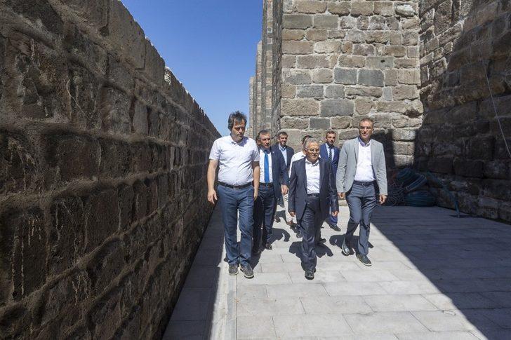 Başkan Büyükkılıç, Büyükşehir Belediyesi şantiyelerini gezerek çalışmaları takip etti G5