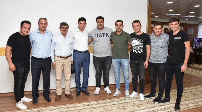 Başkan Özcan’dan hentbol takımına destek