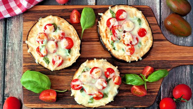 Patlıcan tabanlı mini pizza