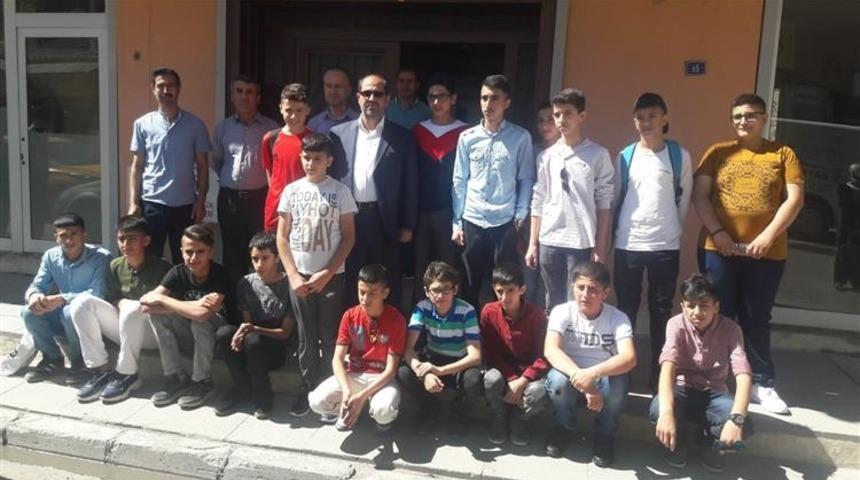 Hakkarili öğrenciler İstanbul’a uğurlandı