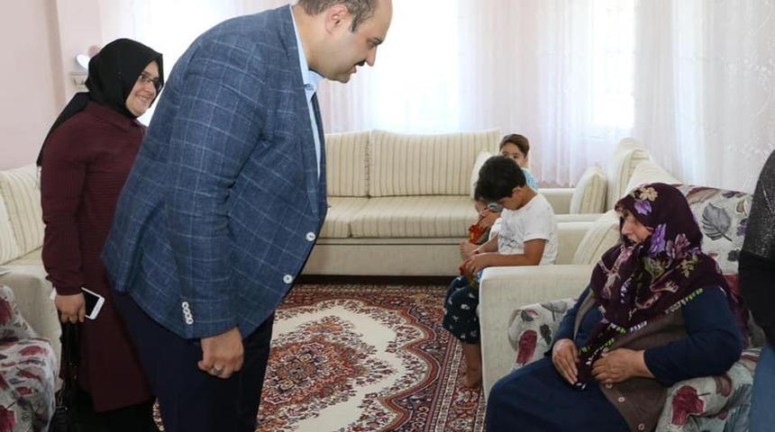 Başkan Orhan: &ldquo;G&ouml;n&uuml;ller inşa ediyoruz&rdquo;