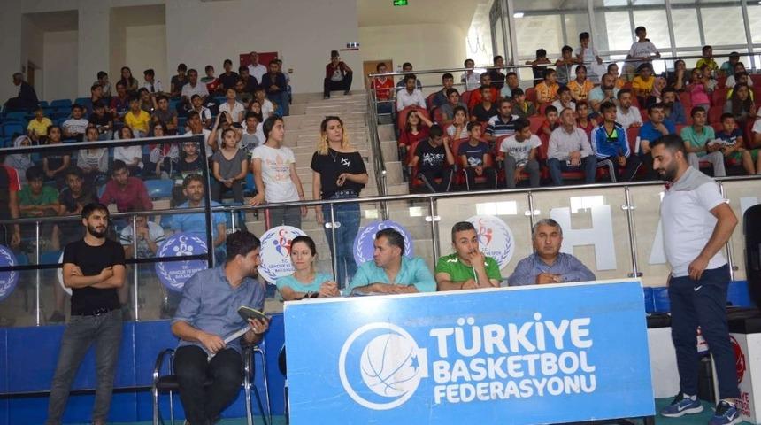 Hakkari Spor Lisesinin yetenek sınavına yoğun ilgi