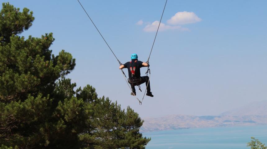 Bu salıncakta sallanmak cesaret ister