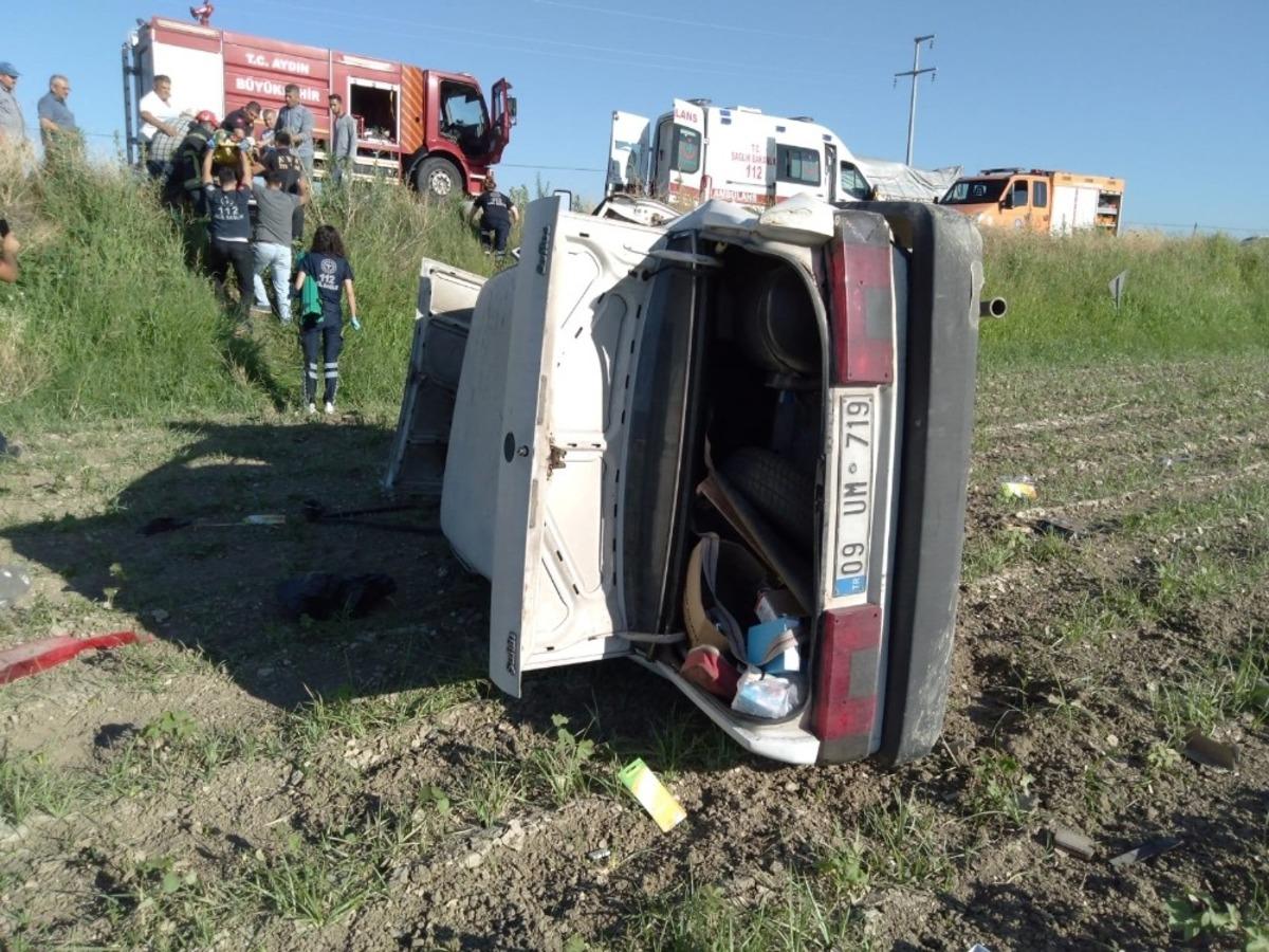 Kafa kafa &ccedil;arpışan otomobillerden biri tarlaya u&ccedil;tu: 5 yaralı