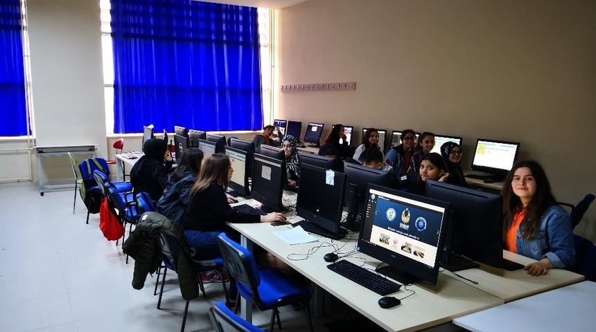 Ortaokul ve Lise &Ouml;ğrencilerine &ldquo;Siber G&uuml;venlik ve Kodlama&rdquo; Eğitimi verildi