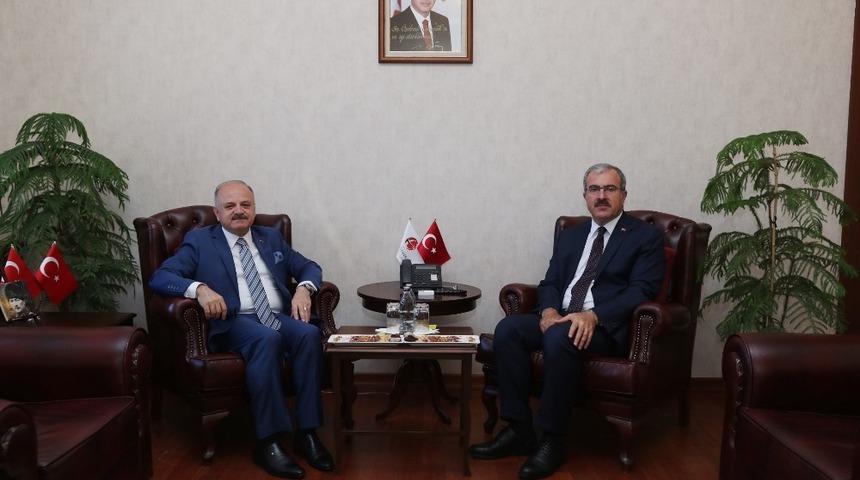 Vali &Ccedil;akacak, K&uuml;tahya Valisi Toraman&rsquo;ı makamında ağırladı