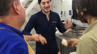 Suriyeli tatlıcı, 'Türksünüz' dedi para almadı! İşte sosyal medyanın konuştuğu görüntü