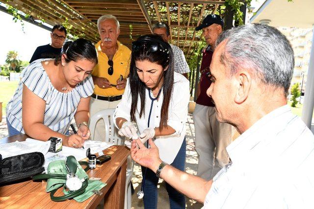 Büyükşehir Belediyesi, Emekli Evi üyelerini sağlık taramasından geçirdi