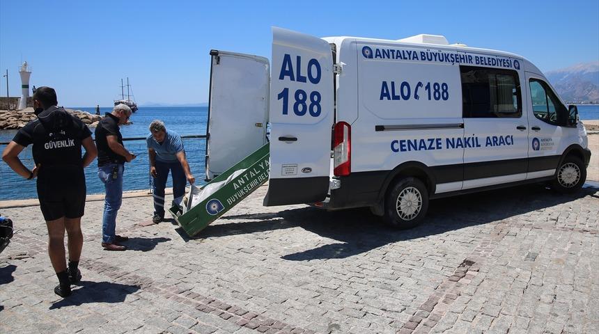 Antalya'da denizde erkek cesedi bulundu