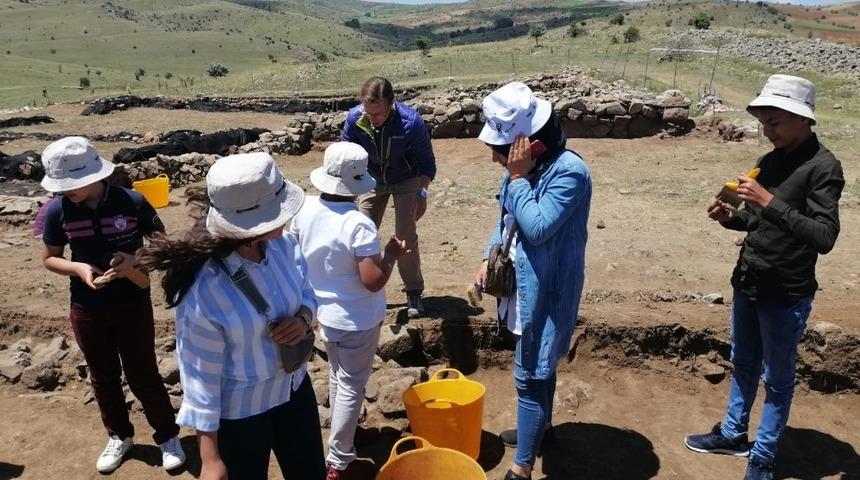 &Ouml;ğrenciler Kerkenes harabelerini gezdi