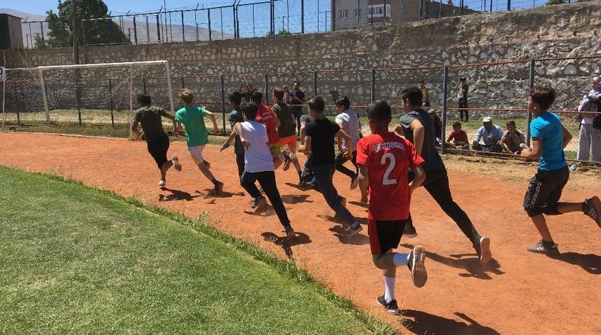 Spor Lisesine girmek i&ccedil;in koştular