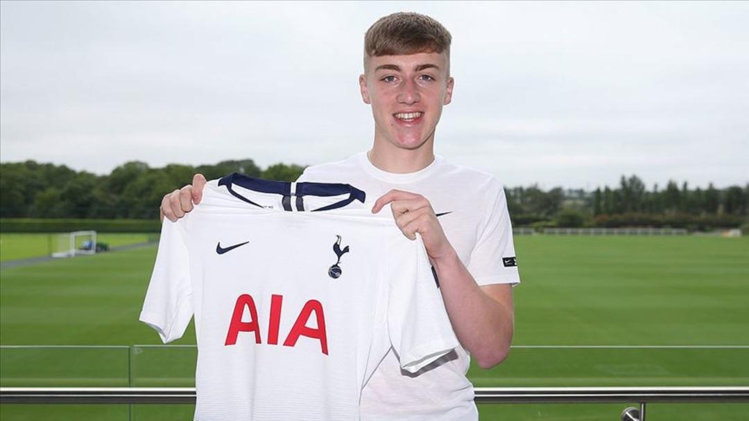 Tottenham 18 yaşındaki Jack Clarke'ı transfer etti