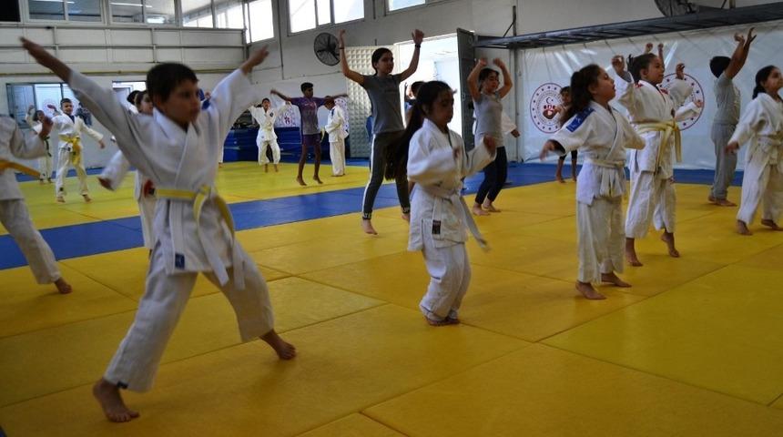 Yunusemre&rsquo;nin judo kursuna yoğun ilgi