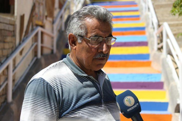 Sokak merdivenlerini gökkuşağı gibi rengarenk yaptılar G3