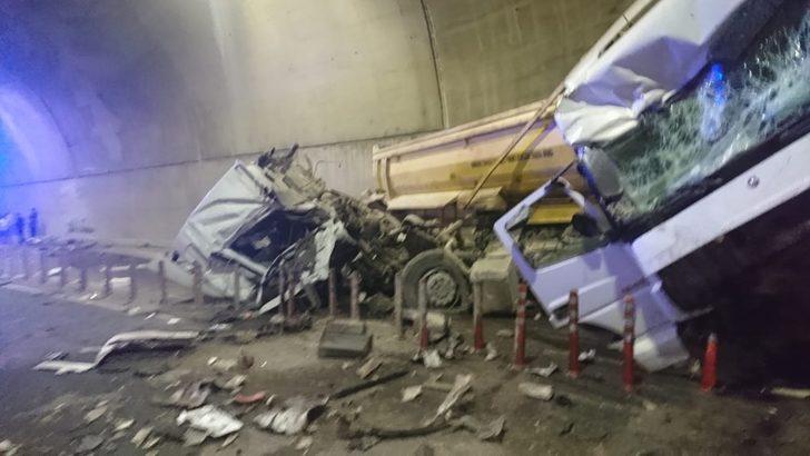 Sabiha Gökçen Havalimanı bağlantı yolunda feci kaza! Cadde savaş alanına döndü G1