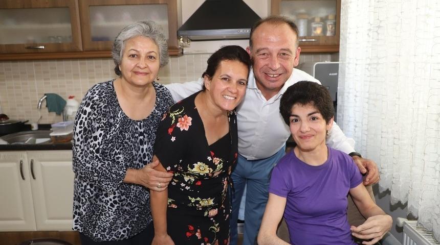 Eski Başkan Kırdar’ın anısına akülü araba desteği