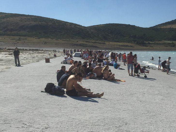Salda Gölü'ne ziyaretçi akını G2