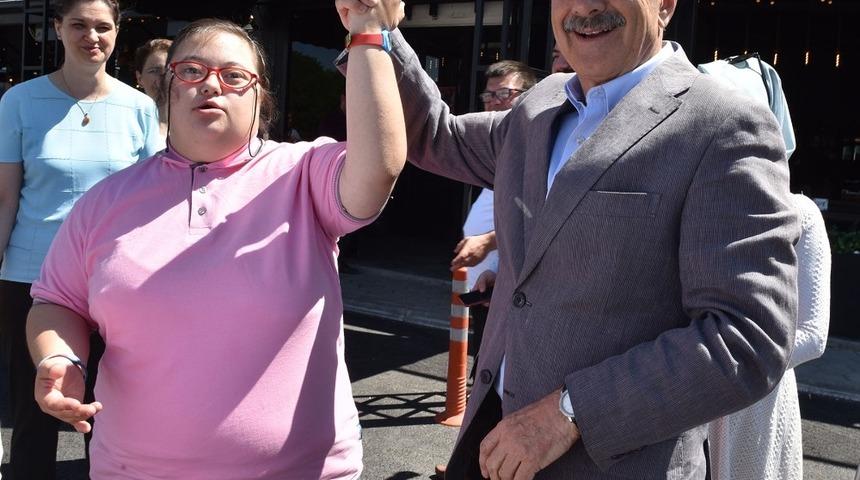 Başkan Ataç zihinsel yetersizliği bulunan bireylerle buluştu