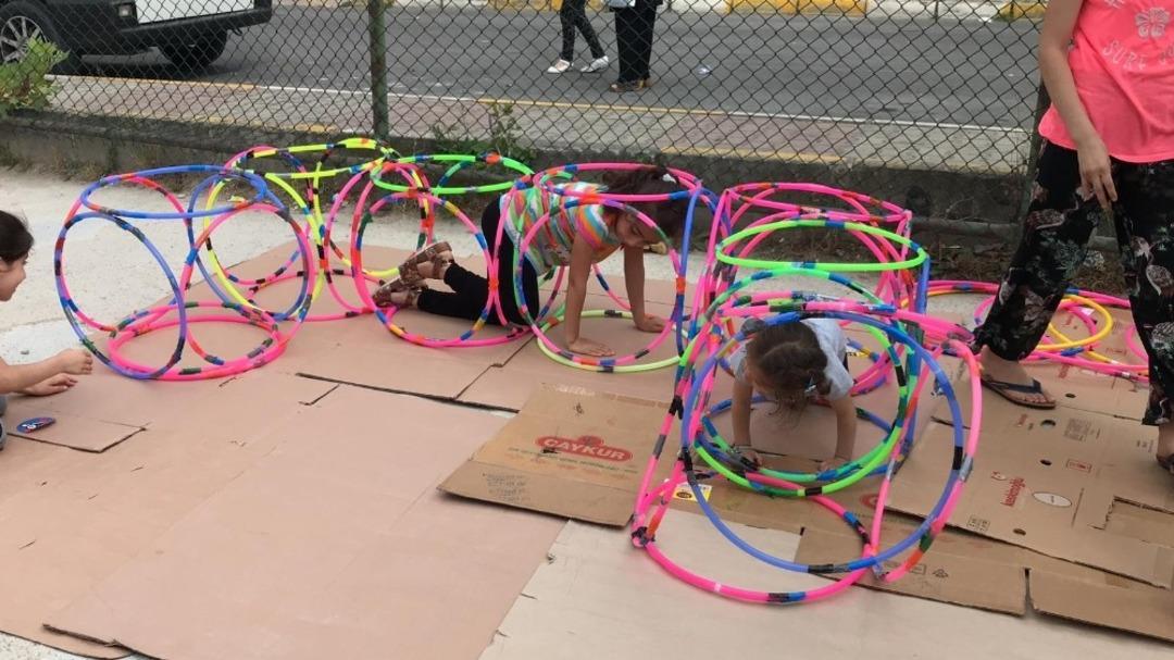 Maltepeli minikler seyyar oyun parkında g&ouml;n&uuml;llerince eğlendi