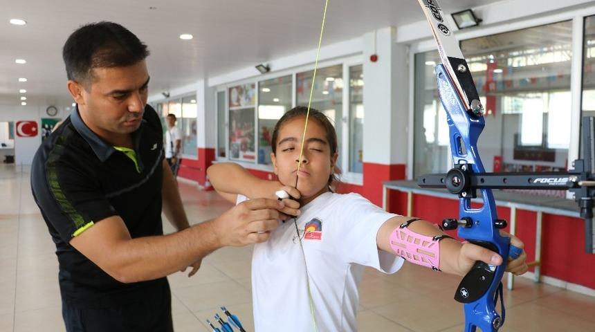 T&uuml;rkiye şampiyonasında derece elde eden ok&ccedil;uların hedefi milli takım