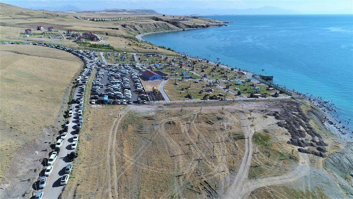 Sıcaktan bunalan soluğu Van Gölü'nde alıyor G5