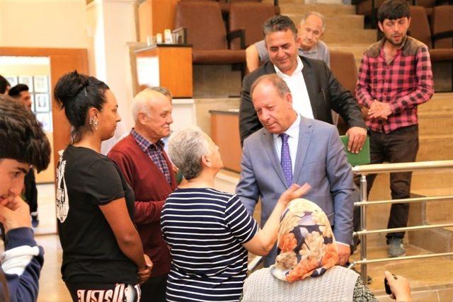 Başkan Oprukçu, vatandaşların sorunlarını dinliyor 2