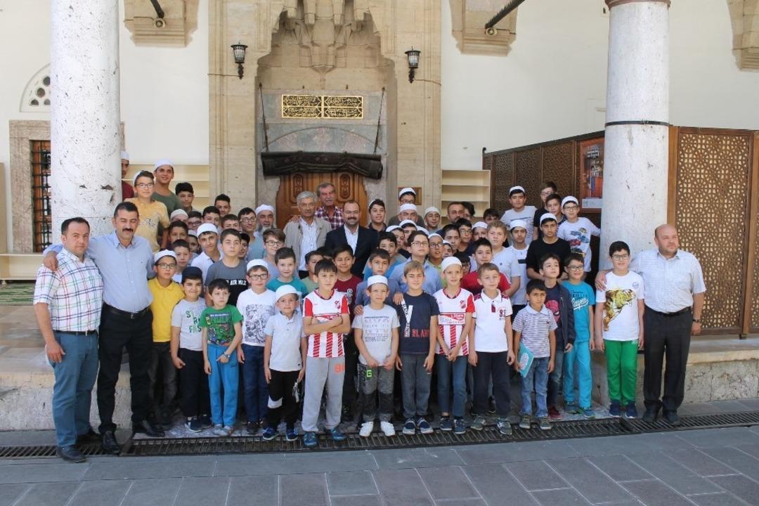 Tosya&rsquo;da Kur&rsquo;an kursuna katılan &ouml;ğrencilere dondurma ikramı