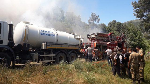 Tokat’ta 3 ahır küle döndü