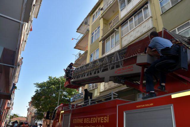 İtfaiyecinin kalp masajı yaptığı güvercin kurtarılamadı