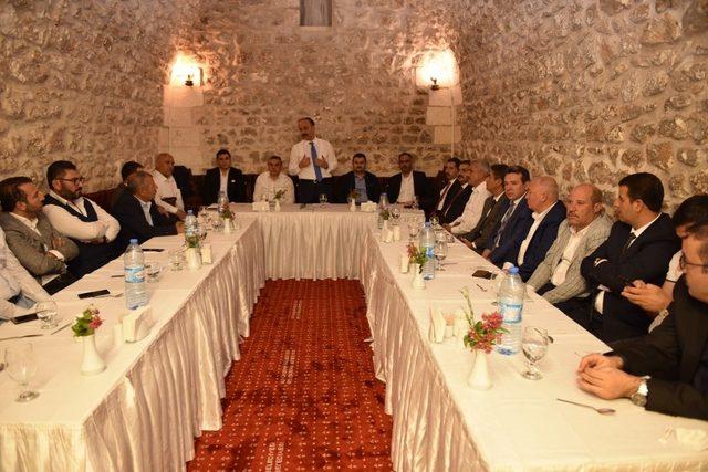Vali ile belediye başkanları Şanlıurfa için bir araya geldi