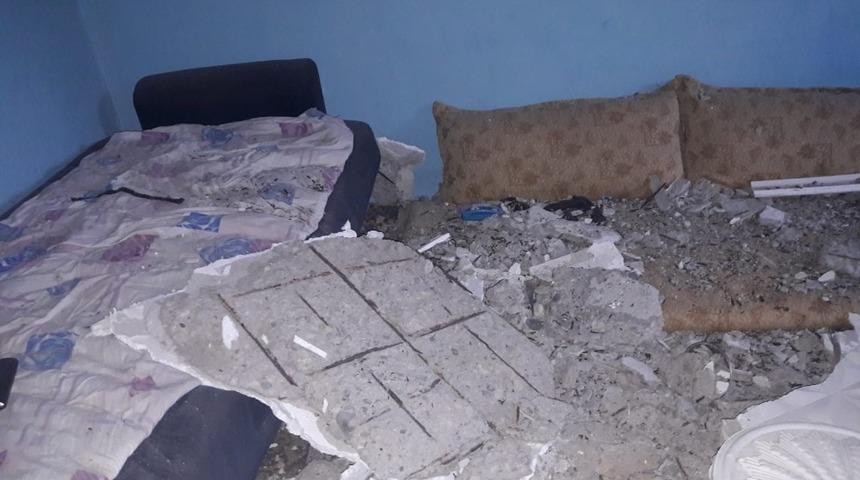 Üzerine evin tavanı çöktü