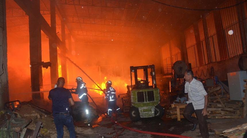 Aydın'da palet fabrikasında yangın