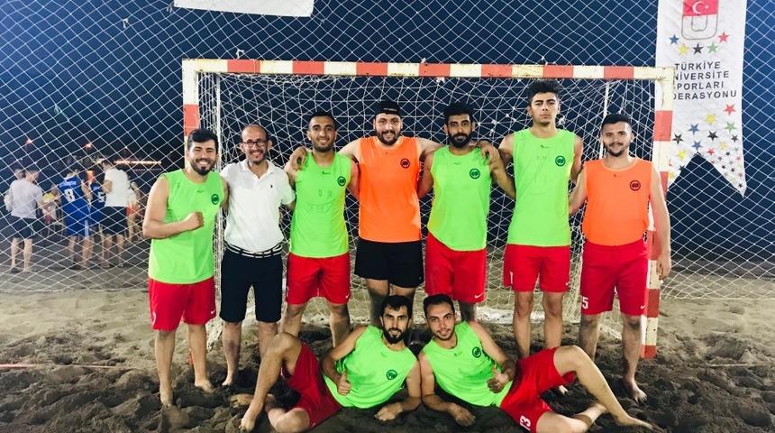 KM&Uuml; erkek hentbol takımı T&uuml;rkiye d&ouml;rd&uuml;nc&uuml;s&uuml; oldu