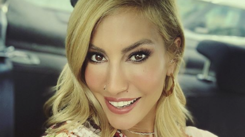 Çağla Şıkel'den kendisine 'Taş gibisin' diyen takipçisine yanıt! 