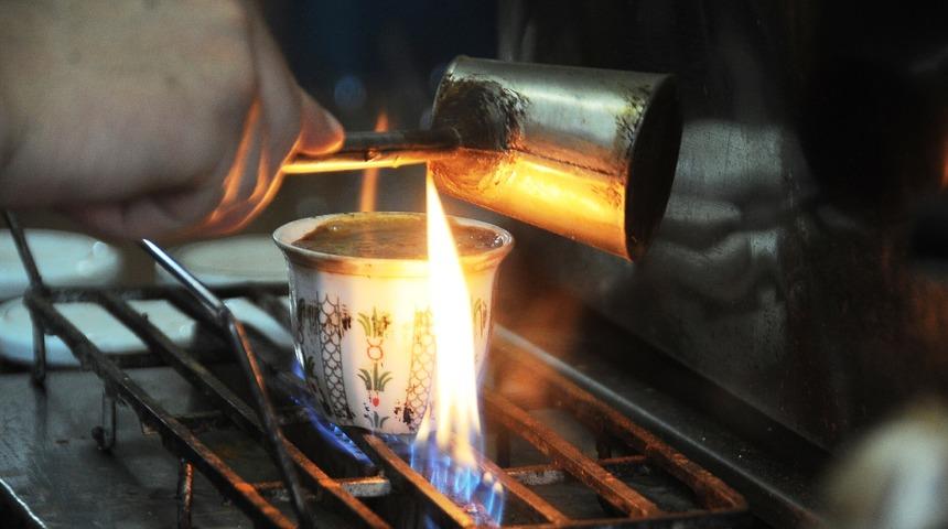 Cezvede değil fincanda pişiyor: Türkiye'nin birçok yerinden içmek için gidiyorlar