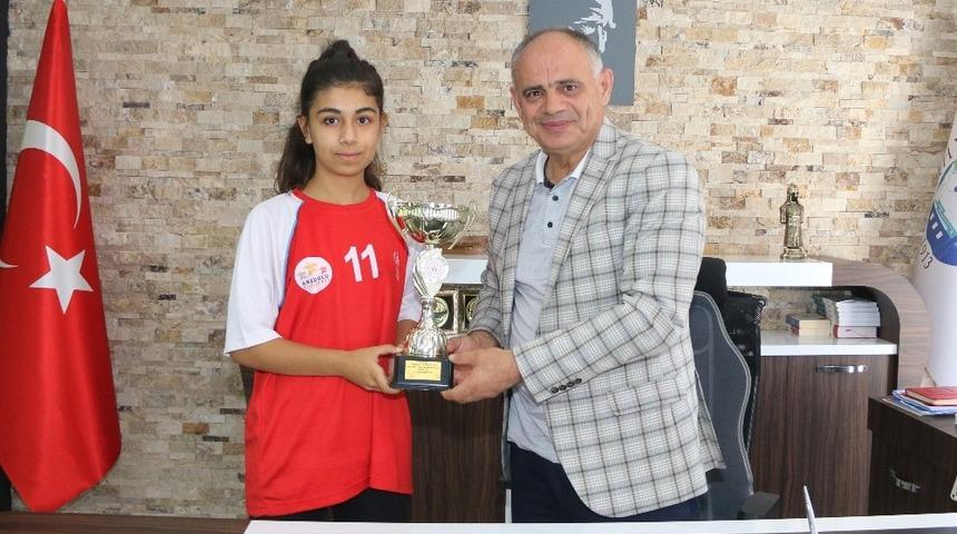 Başkan &Ouml;zt&uuml;rk T&uuml;rkiye Şampiyonu Takımı Makamında Kabul Etti