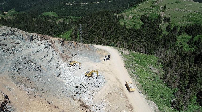 &Ccedil;ambaşı-Kabad&uuml;z karayolunda yeni yol a&ccedil;ma &ccedil;alışmaları havadan g&ouml;r&uuml;nt&uuml;lendi