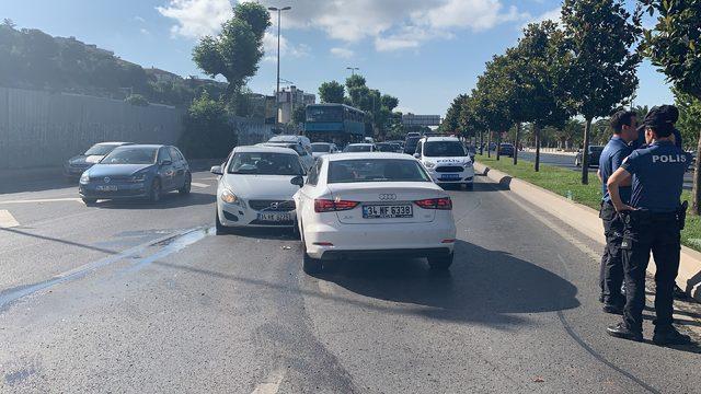 Maltepe'de refüjü aşan araç karşıdan gelen araçla kafa kafaya çarpıştı