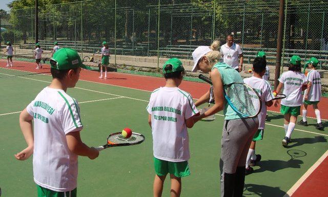 Çankayalı çocukların tenis merakı